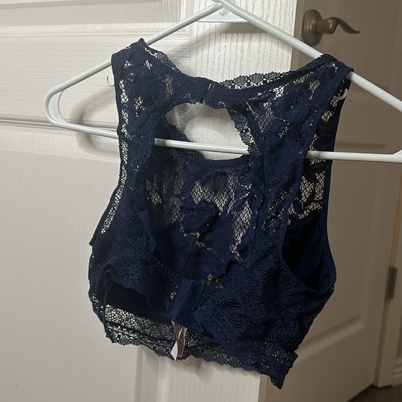 NWOT Victoria secret high neck open back bralette navy lace blue size medium - Picture 2 of 7